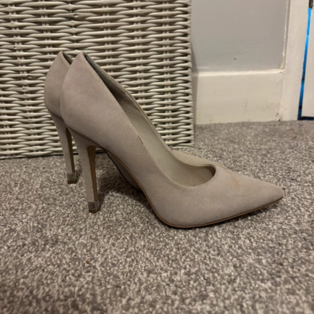 Grey heeled shoes